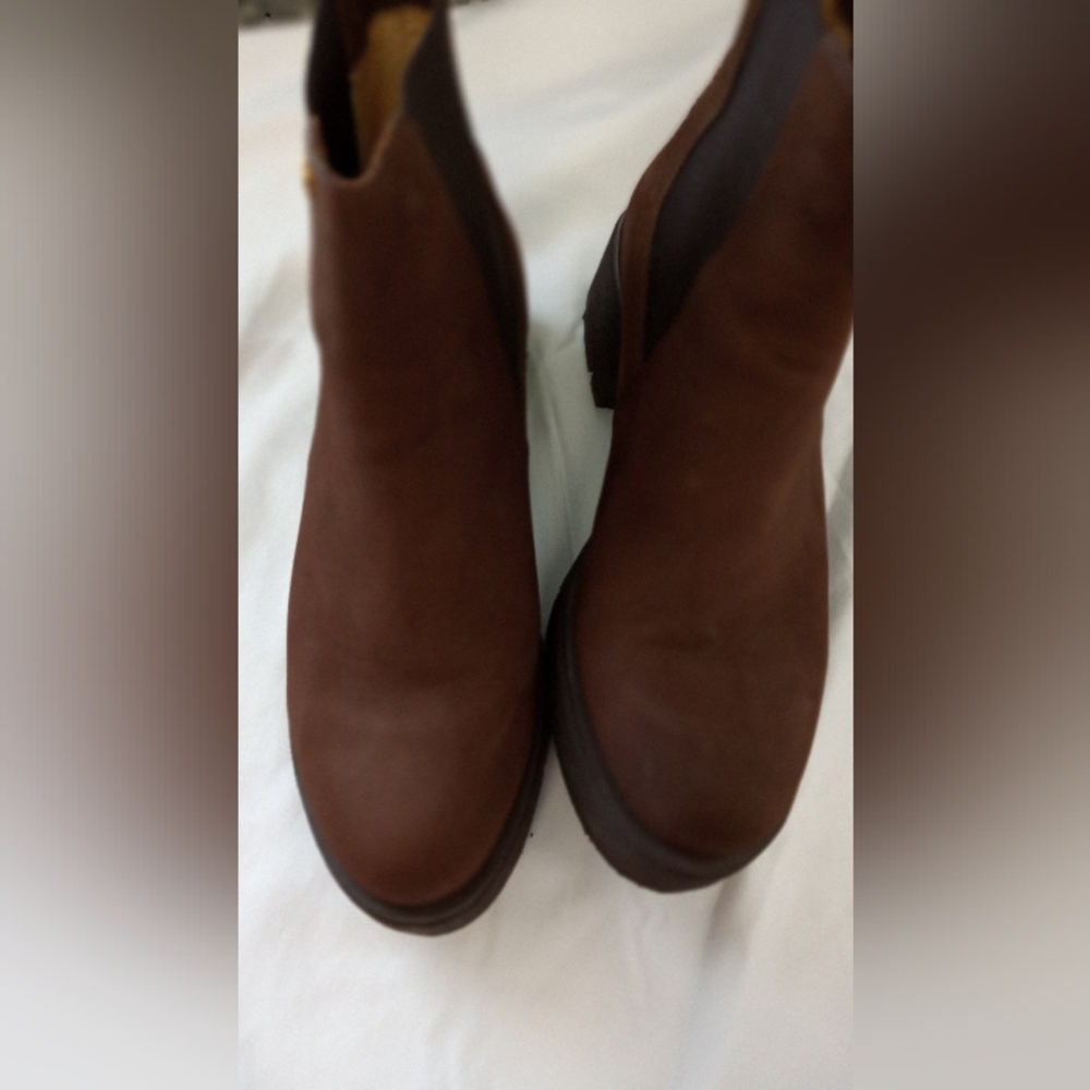 Shoes - Picture 6 of 8